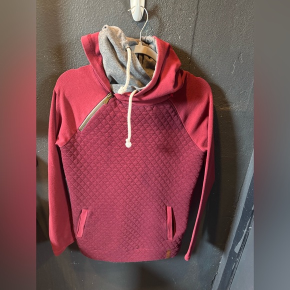 AMPERSAND AVE Tops - Women’s AMPERSAND AVE Quilted Burgundy and Gray Zip Up Hoodie